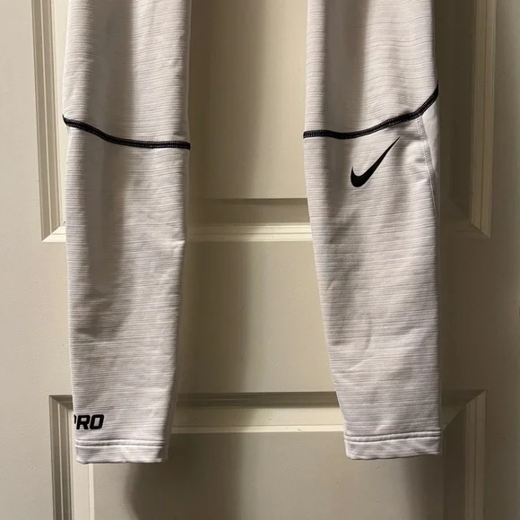 Nike Pro White Leggings with Black Trim - Picture 7 of 8